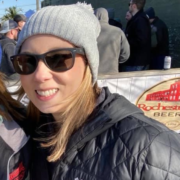 Meet your Posher, Stacie - Picture 2 of 2